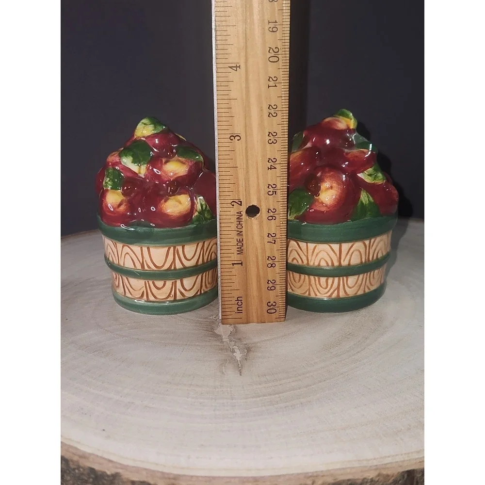 Vintage‎ Apples in Bushel Basket Salt and Pepper Shakers Set - Harvest Country